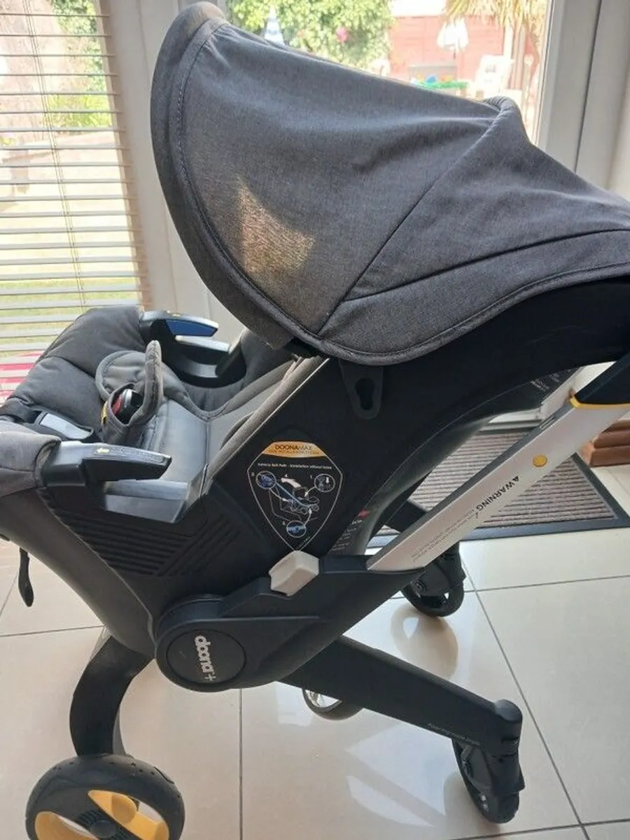 Doona Max Car seat , Stroller and Isofix base - Image 2