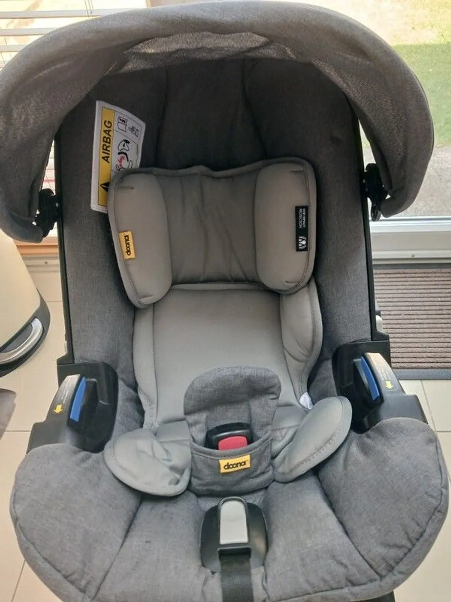 Doona Max Car seat , Stroller and Isofix base - Image 3
