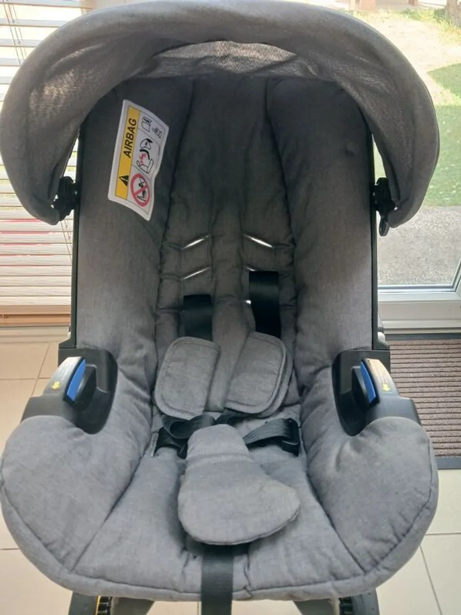 Doona Max Car seat , Stroller and Isofix base - Image 4