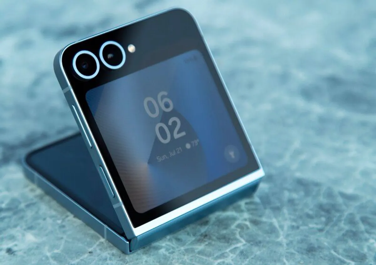 samsung galaxy ZFlip 6 - Image 3