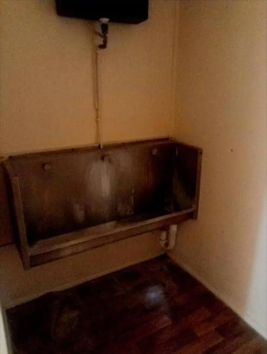 Toilet unit  20' X 10' - 4 heads + double urinal - Image 4