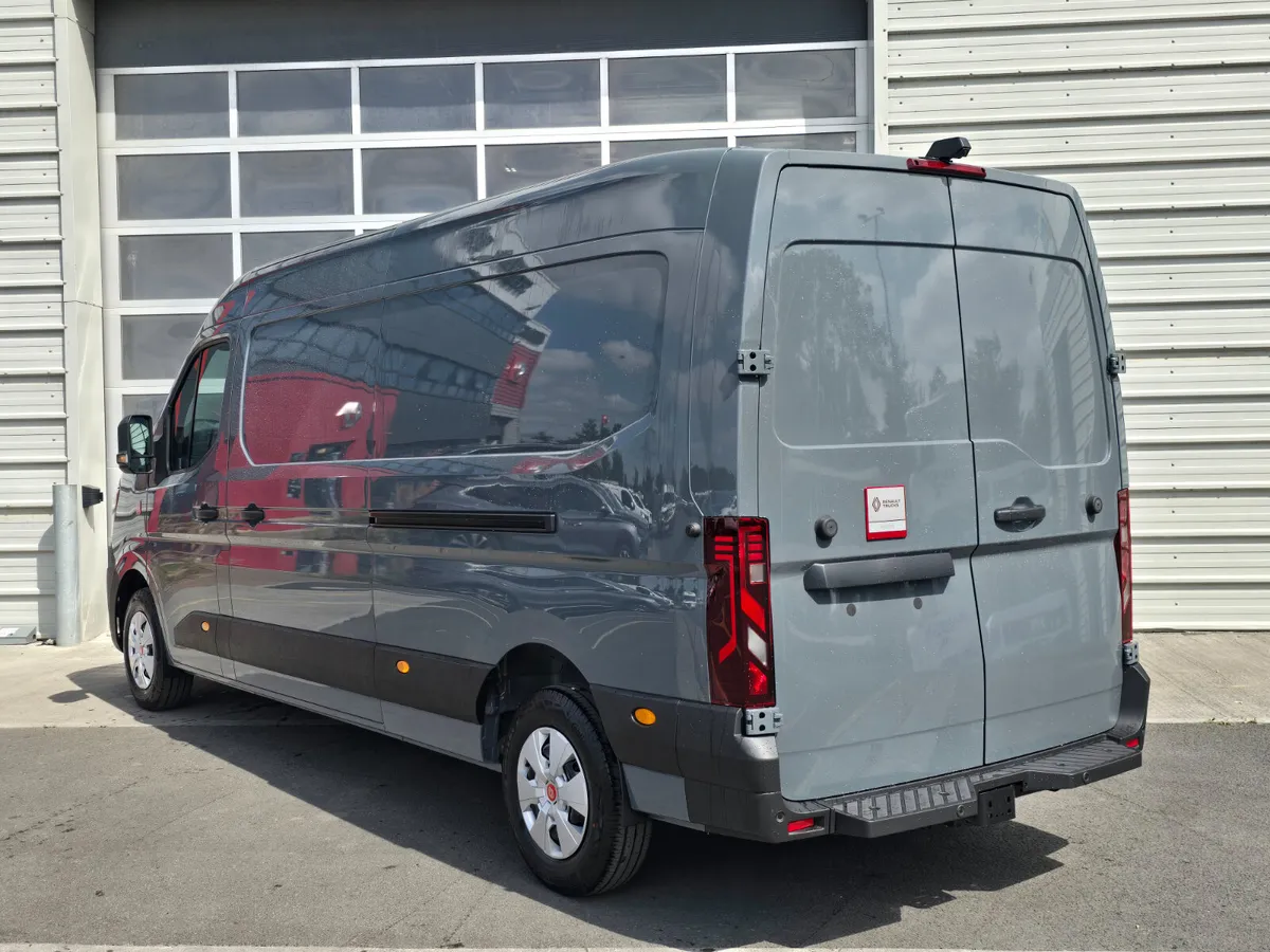 Master Red Edition L3H2 170BHP Auto Urban Grey - Image 4