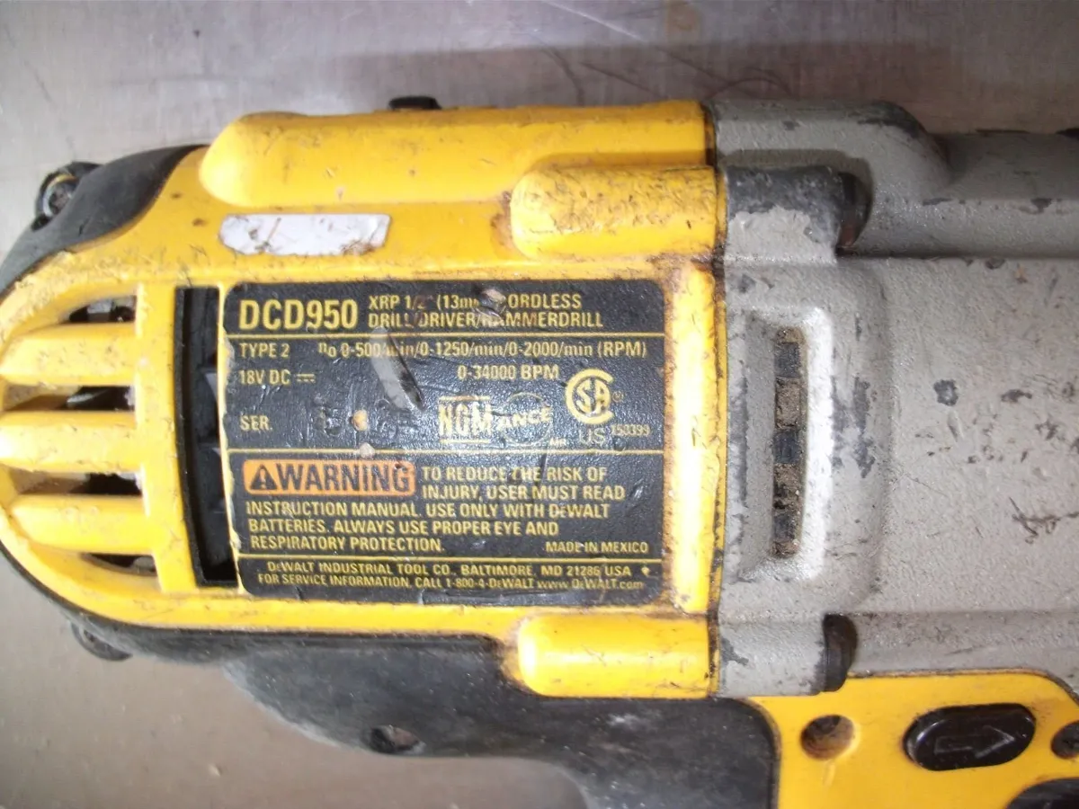 Dewalt 18v drills and Reciprocating saws - Image 3