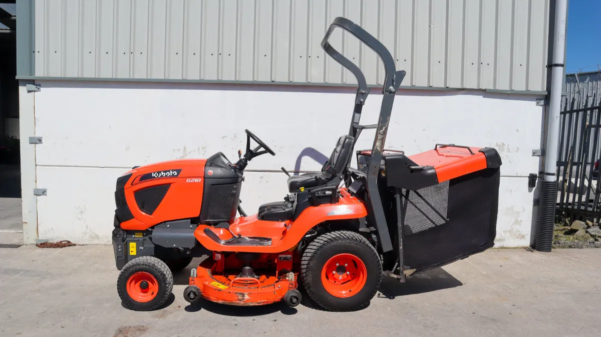 Used 2023 Kubota G261 LD Ride-On Lawnmower - Image 2
