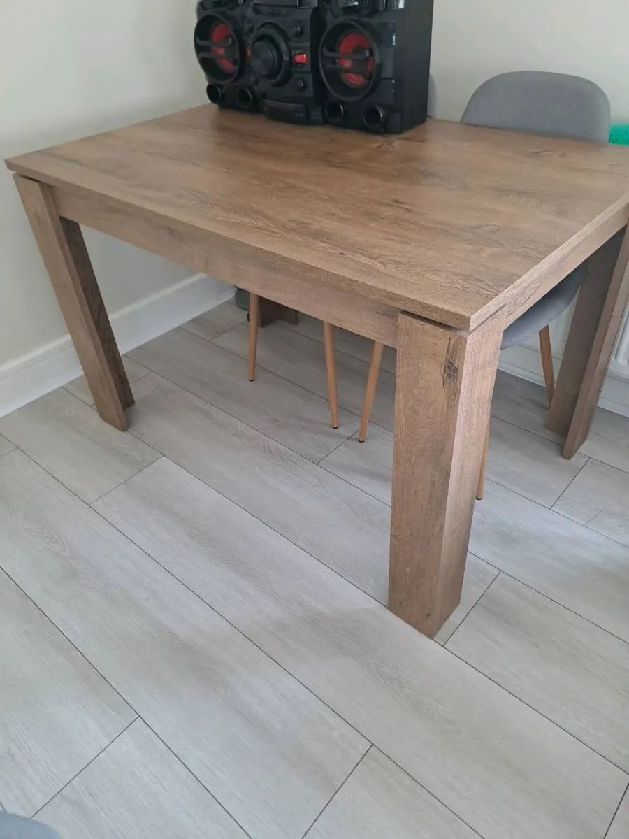 Kitchen table & chairs - Image 1