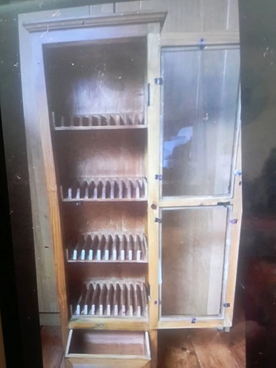 WODDEN DVD/CD UNIT WITH GLASS DOORS - Image 2