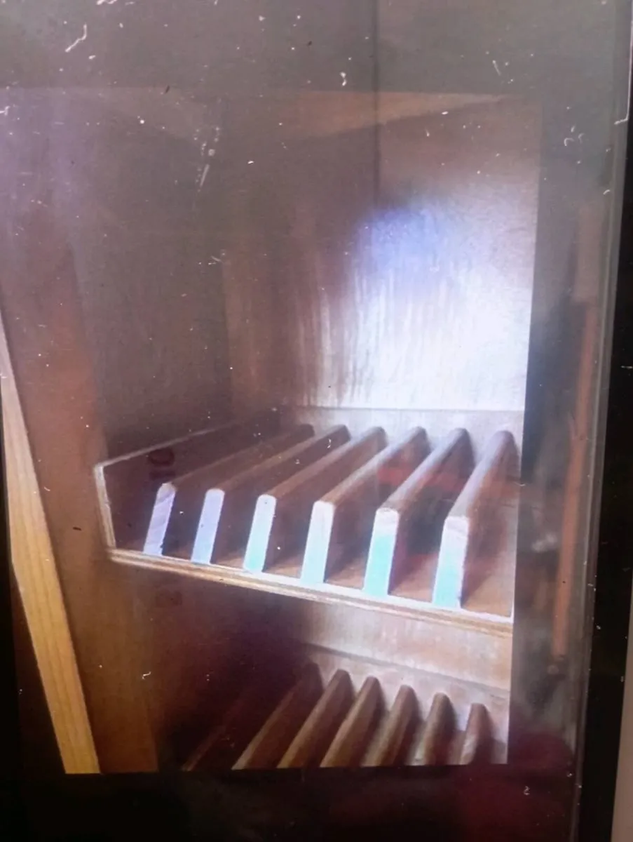 WODDEN DVD/CD UNIT WITH GLASS DOORS - Image 3