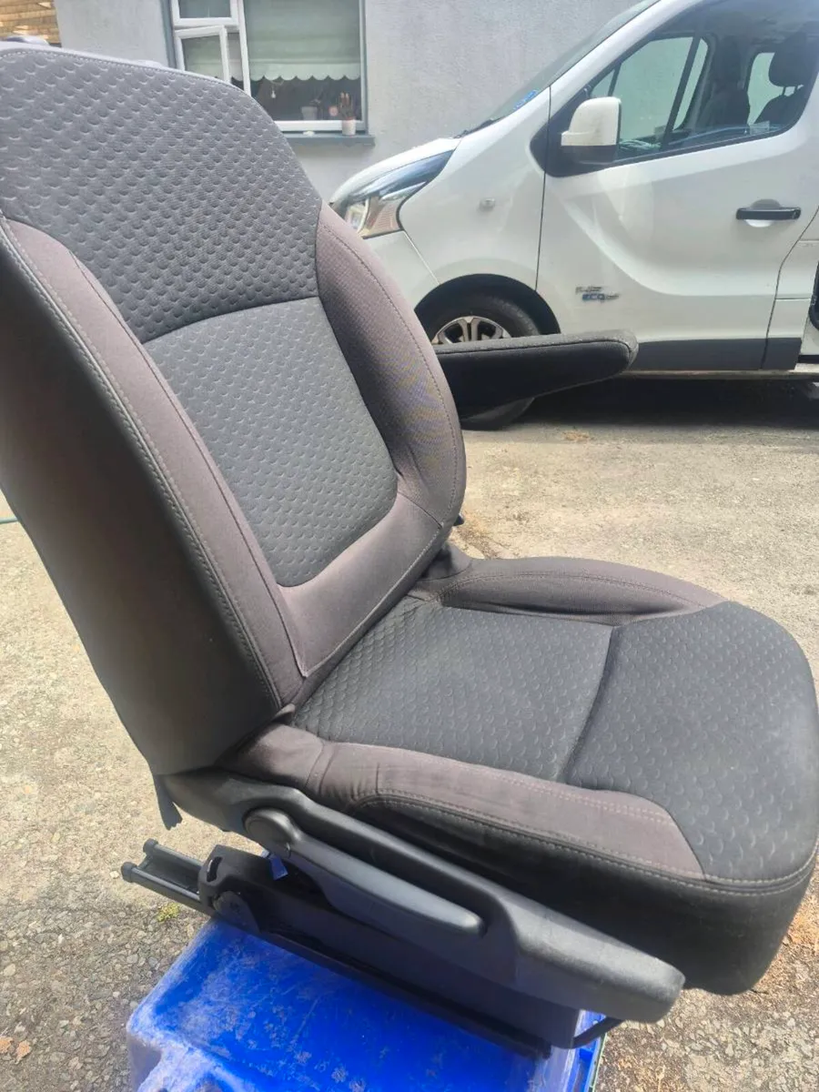 2017 Driver seat trafic ..talento ..vivarro - Image 2