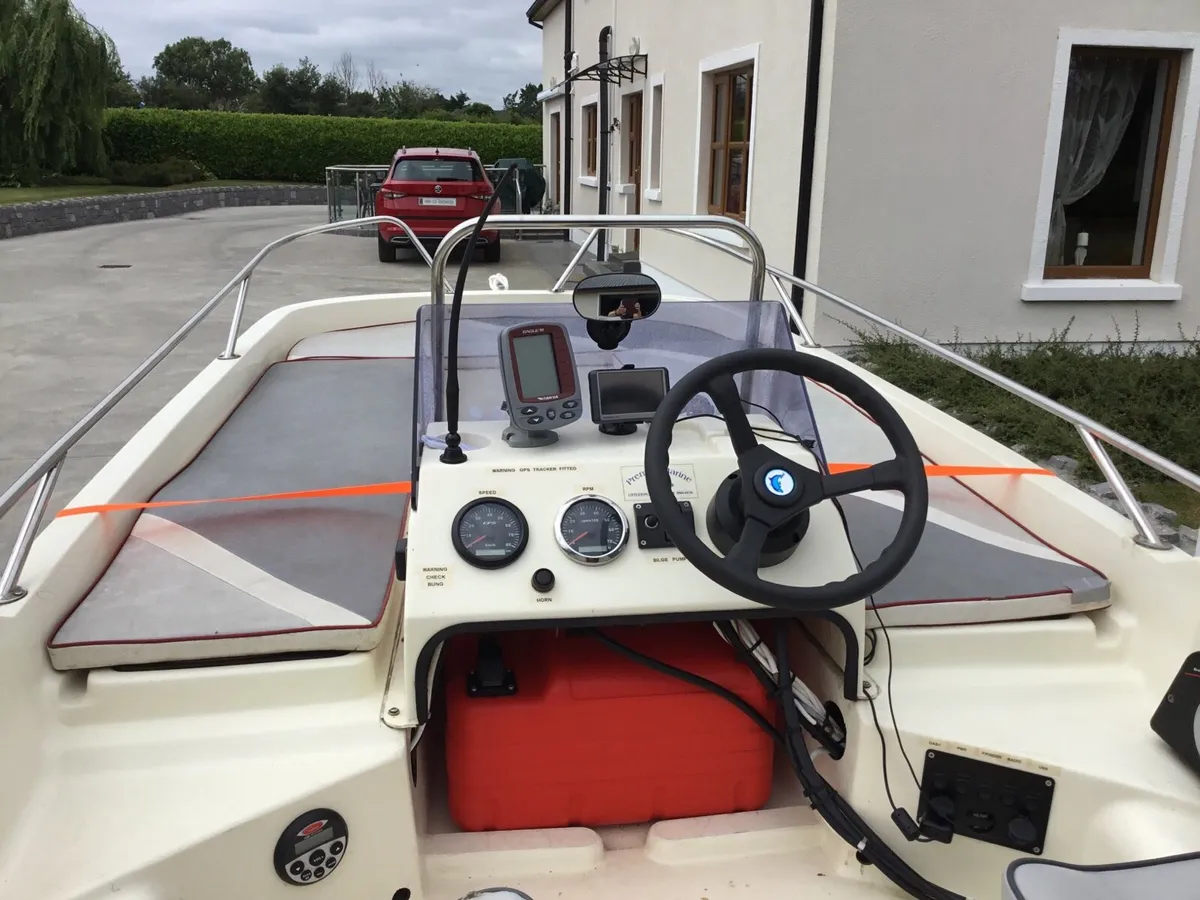 Dell Eurosport 13 sports boat - Image 3