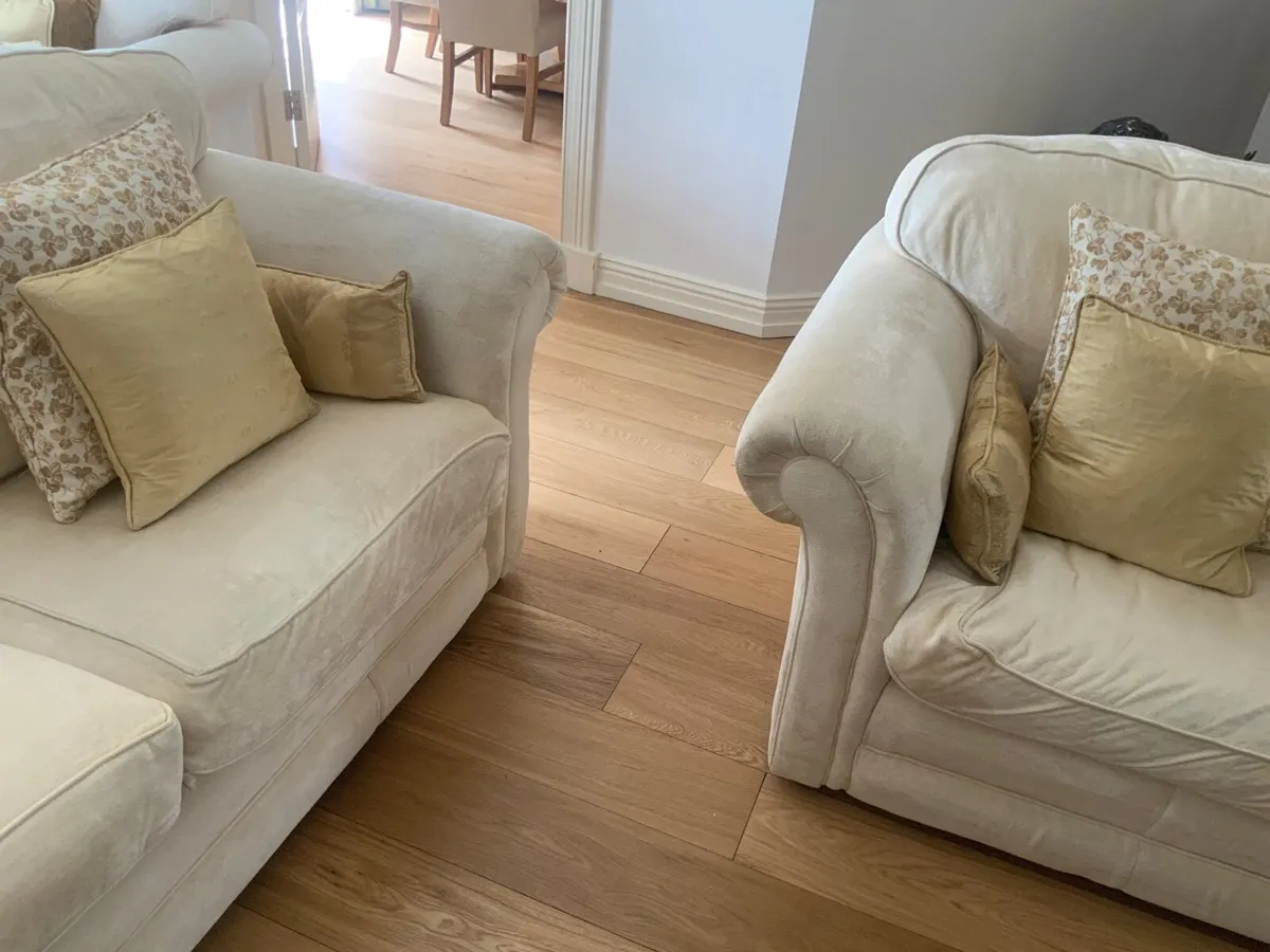 9 foot cream sofa - Image 2