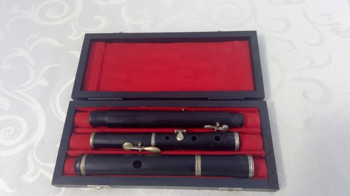Traditional Ebony Flute - Image 1