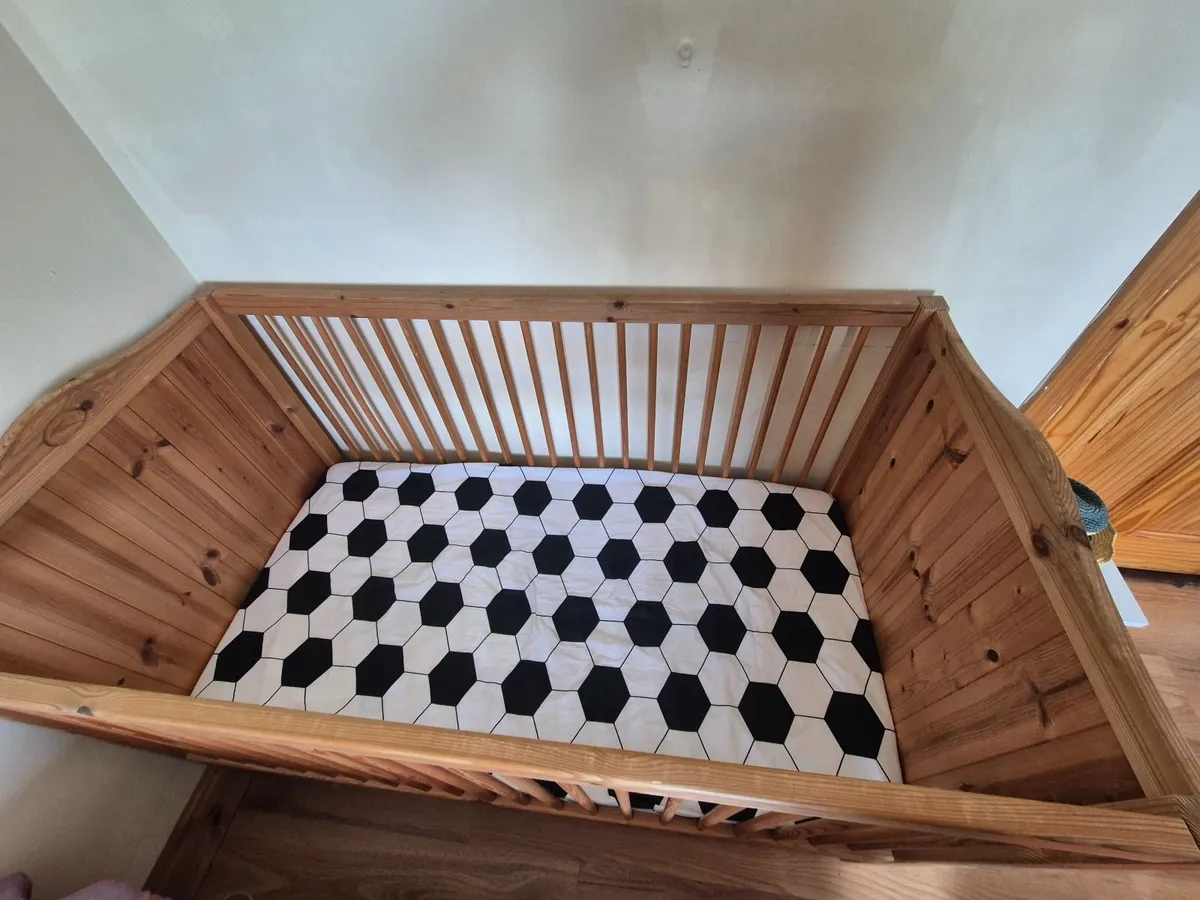 Cot bed - Image 2
