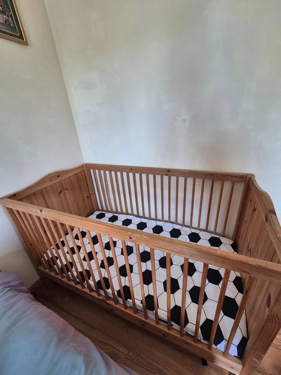 Cot bed - Image 4