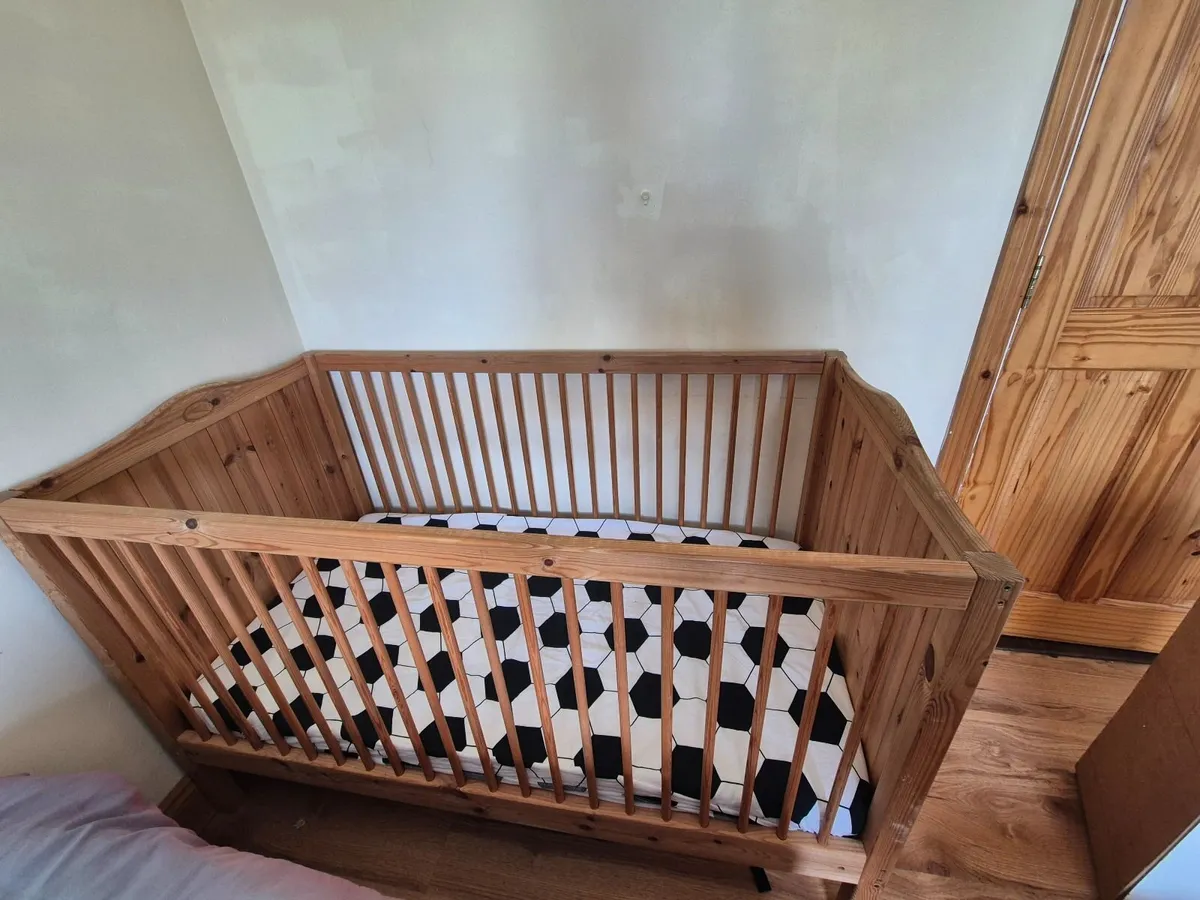 Cot bed - Image 3