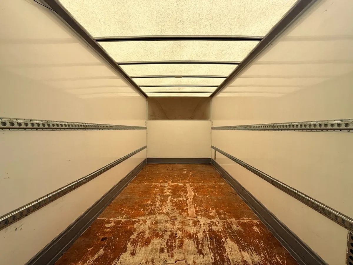 VB - 2021 Mercedes-Benz Sprinter Luton Box Van - Image 2