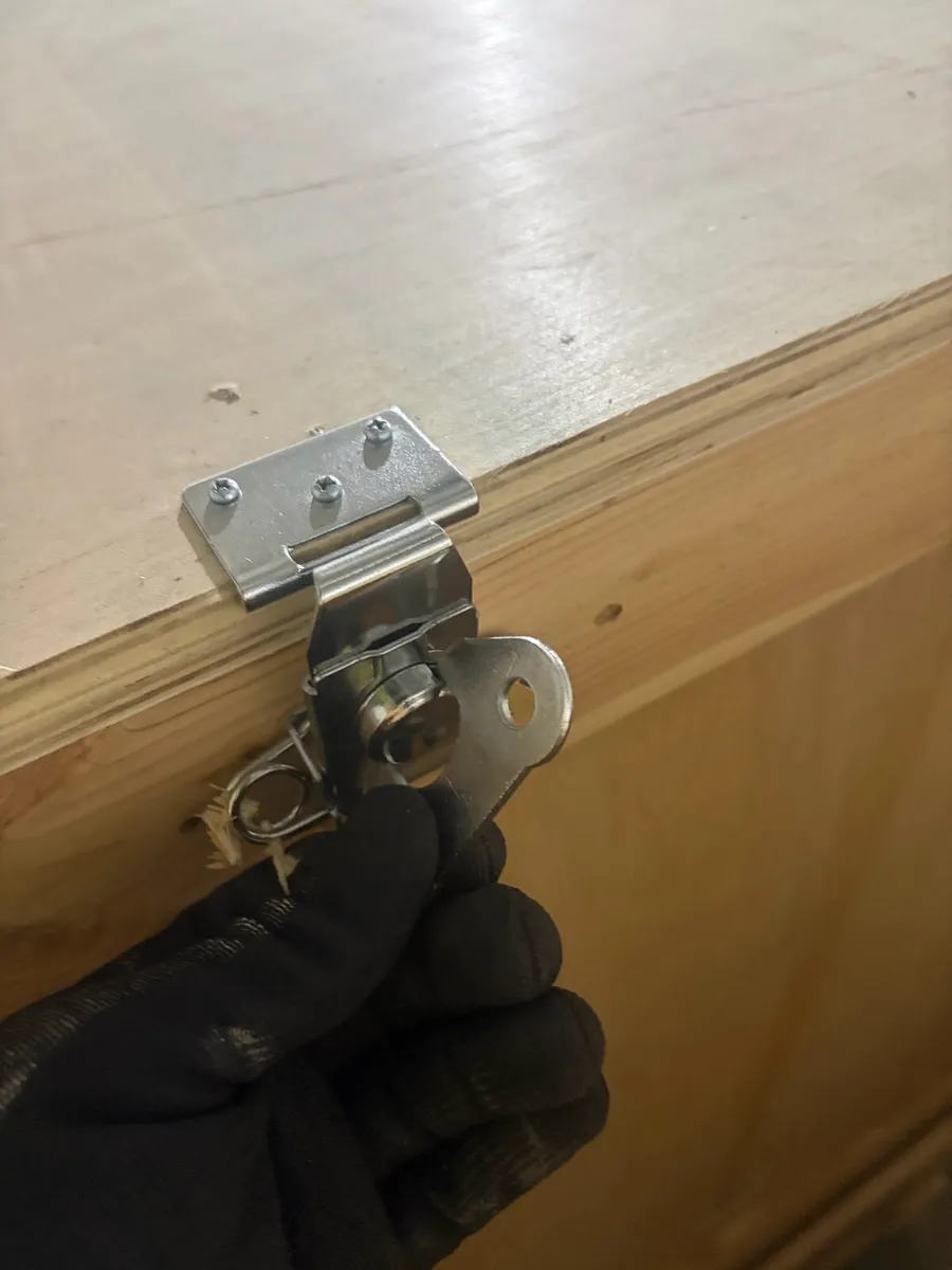 Stainless steel butterfly latches - Image 4