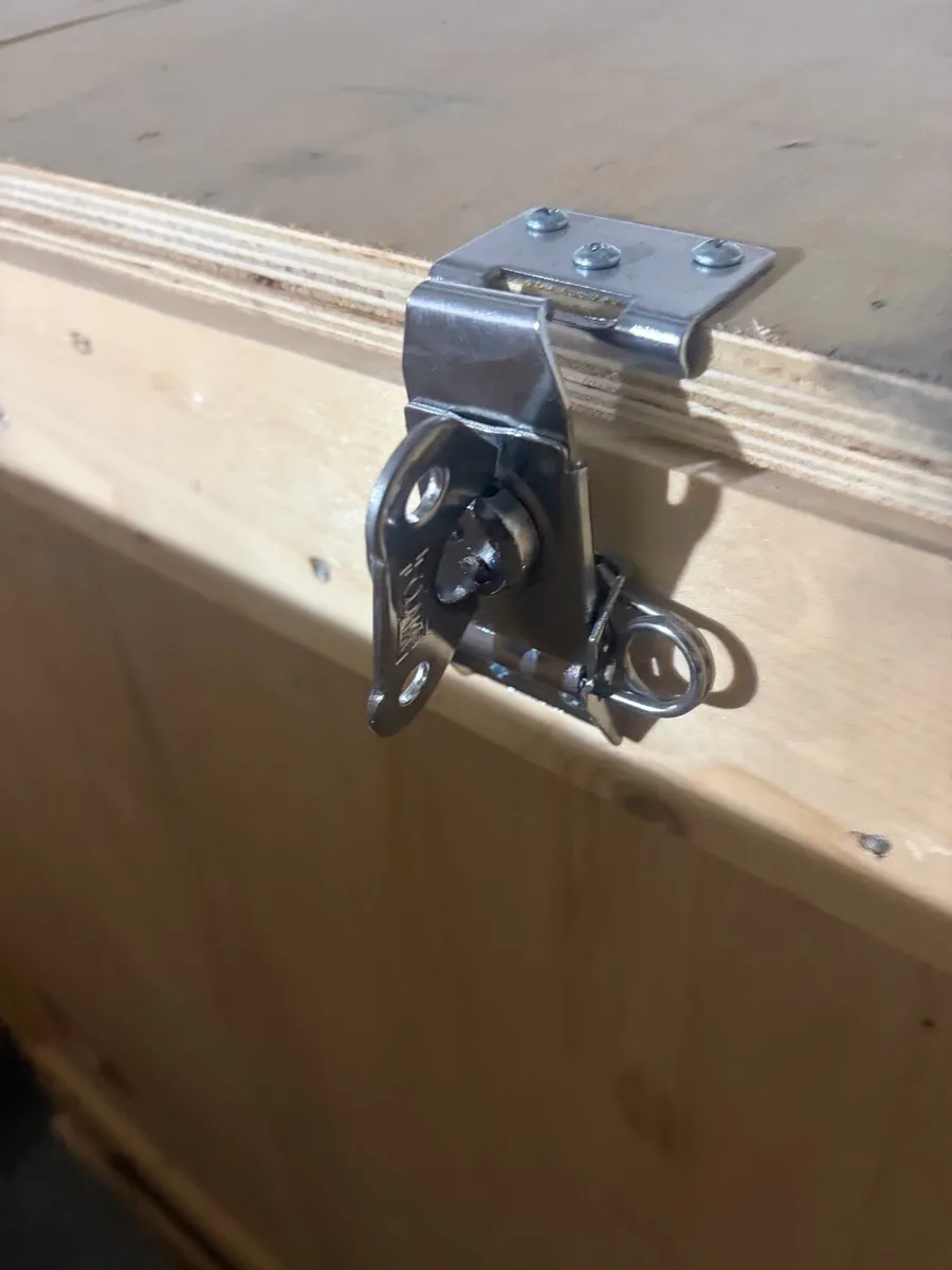 Stainless steel butterfly latches - Image 2
