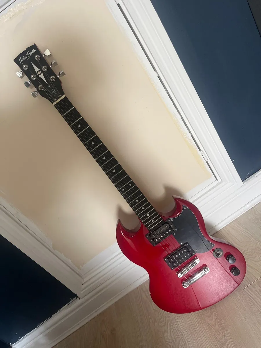 Electric guitar - Image 1