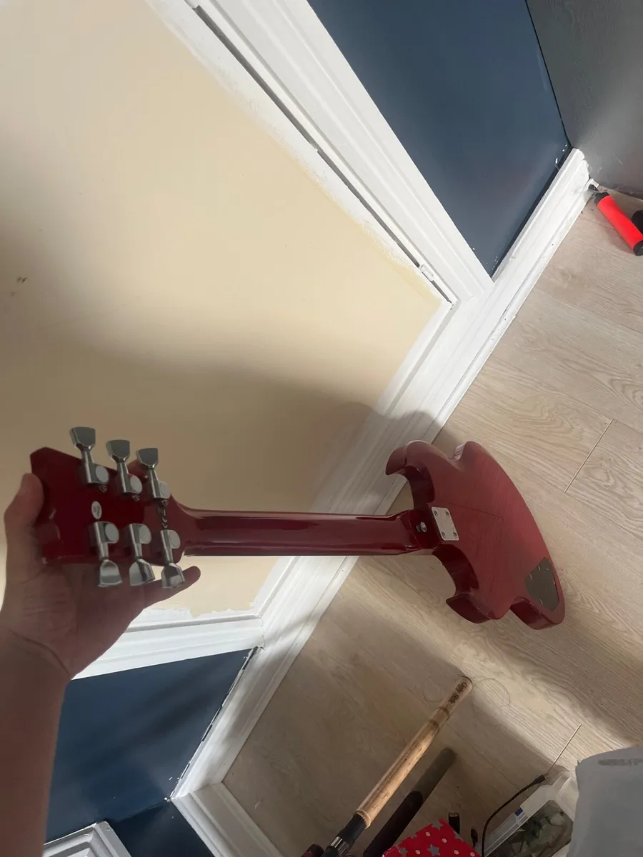 Electric guitar - Image 2