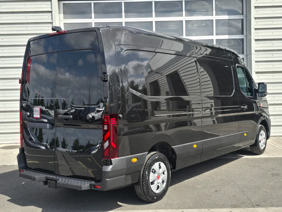 Master Red Edition L3H2 170BHP Auto Black - Image 3
