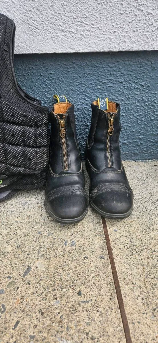Body protector and boots - Image 2