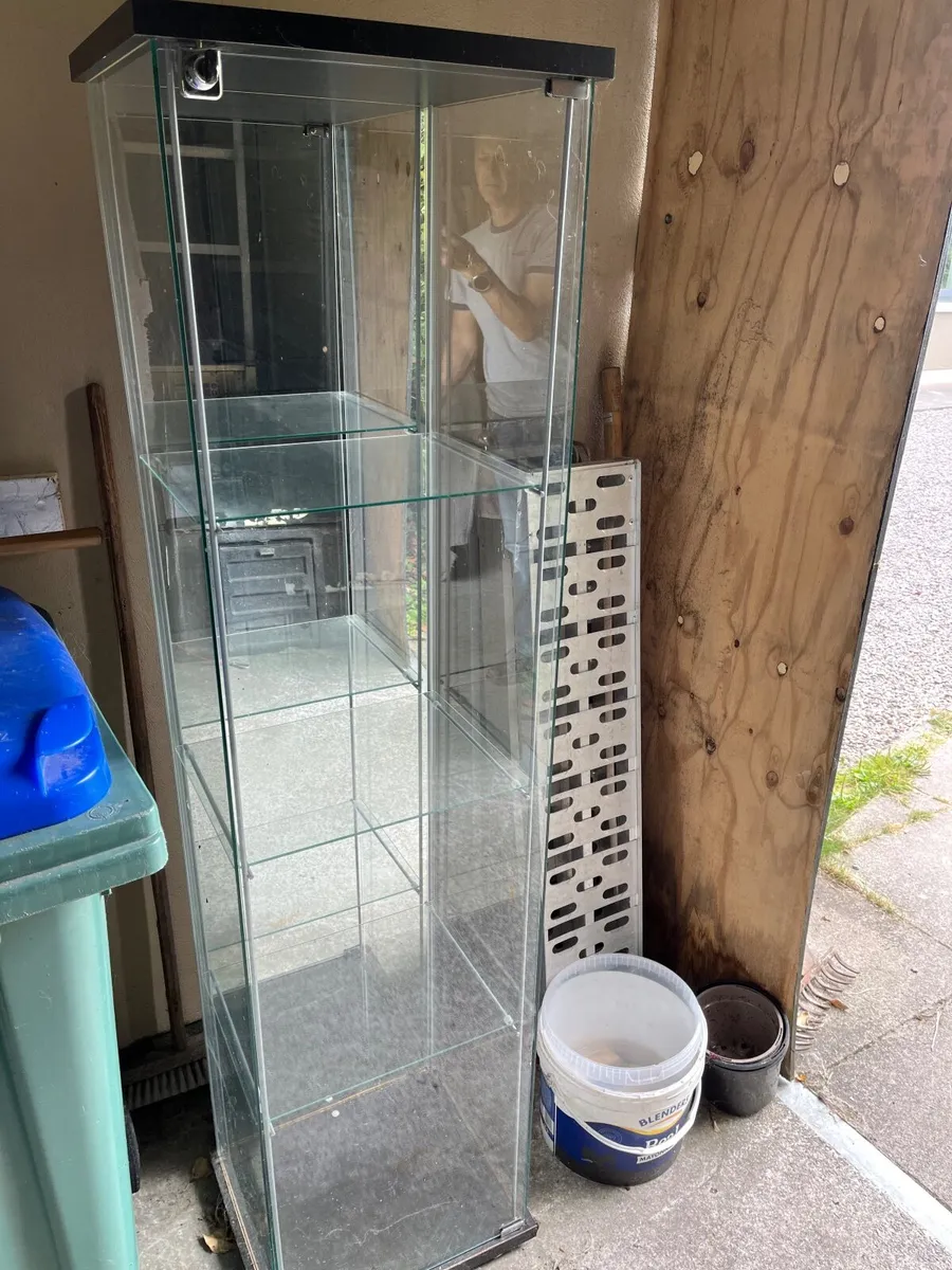 Glass display cabinet