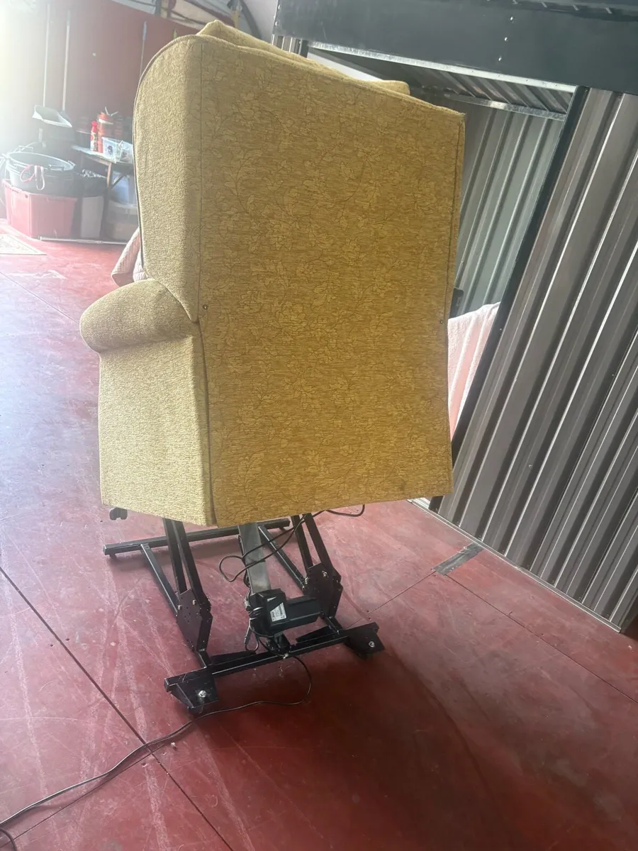 Lift and rise chair with electric massager - Image 3