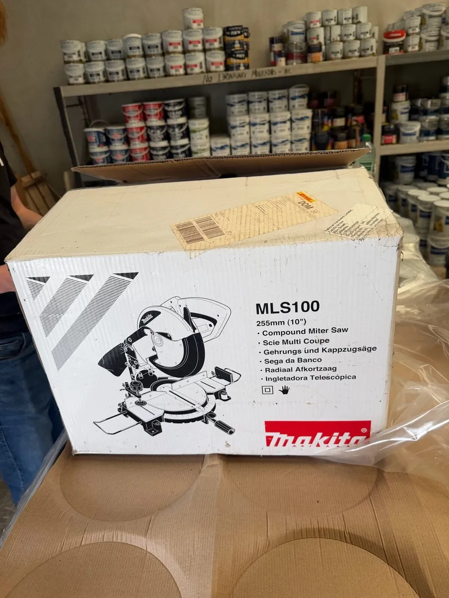 Makita MLS100 255mm (10”) Compound Mitre Saw.