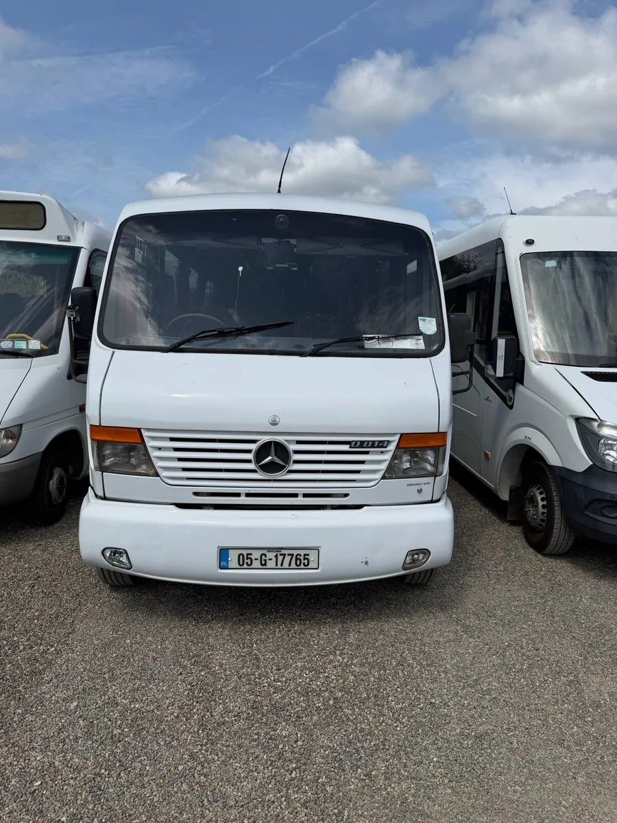 Buses & coaches - Image 1