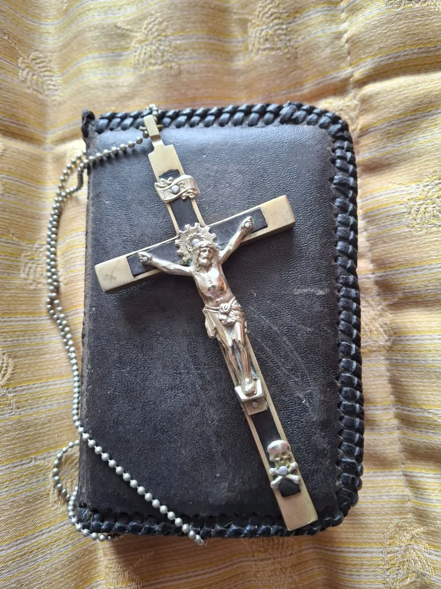 HOLY CROSS - Image 3