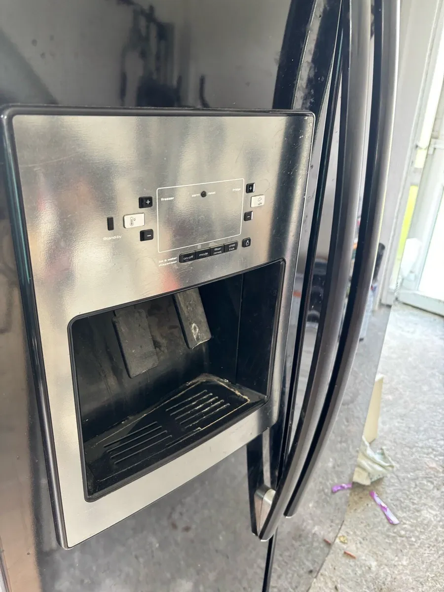 whirlpool American style fridge freezer - Image 2