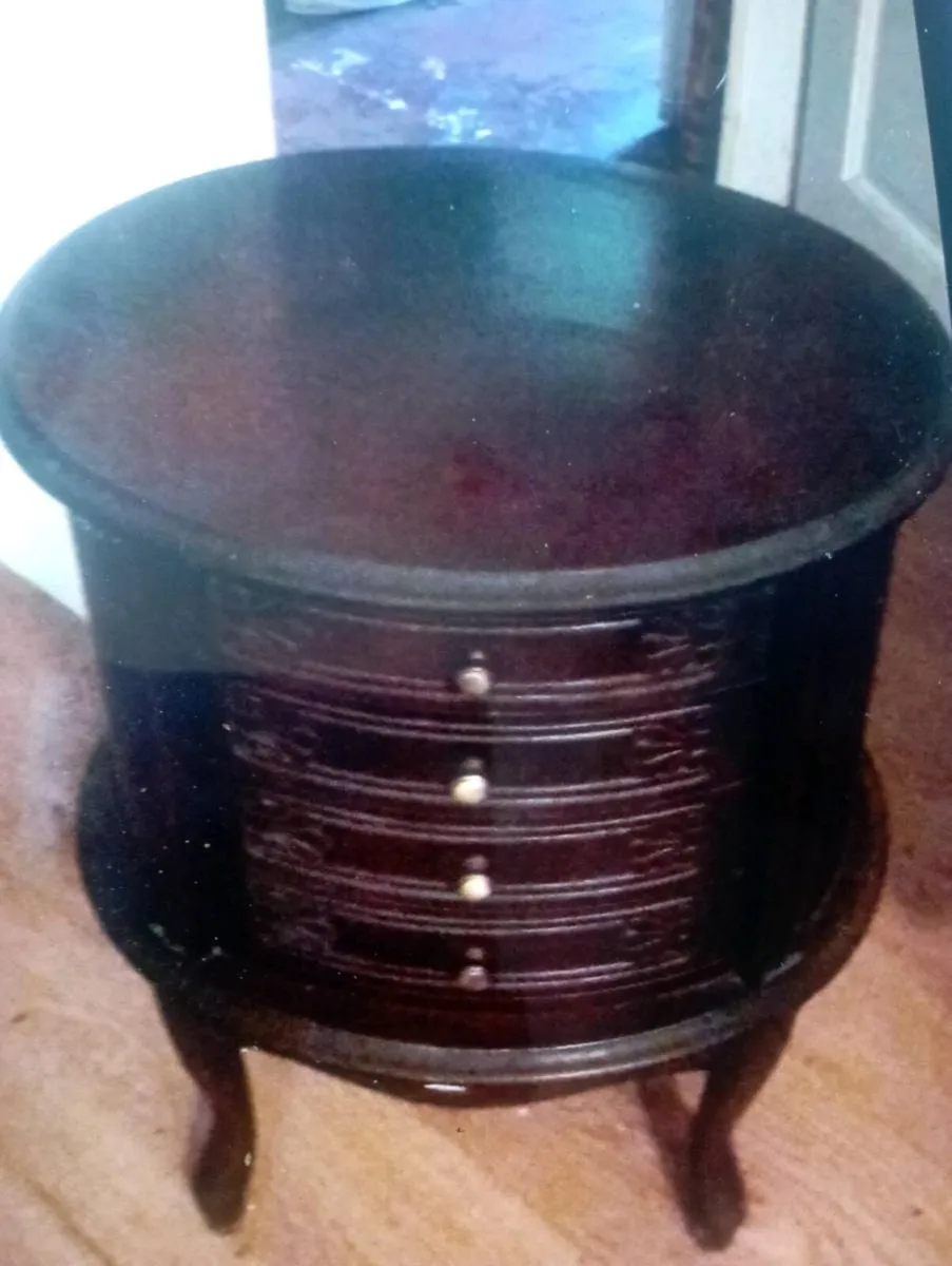 VINTAGE -STYLE WOODEN HALF - ROUND JEWELRY CHEST. - Image 1