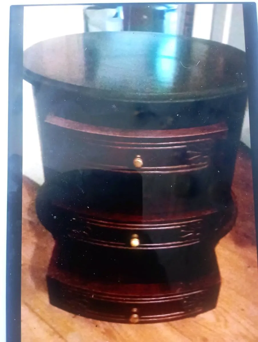 VINTAGE -STYLE WOODEN HALF - ROUND JEWELRY CHEST. - Image 2