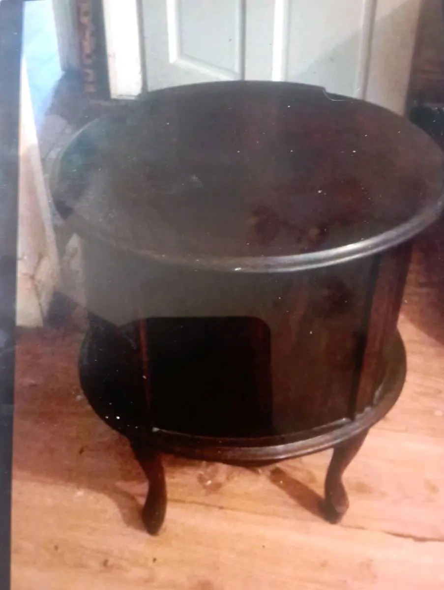 VINTAGE -STYLE WOODEN HALF - ROUND JEWELRY CHEST. - Image 4