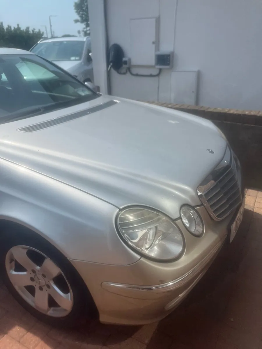 Mercedes E 280 - Image 1