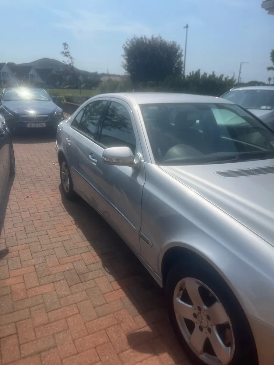 Mercedes E 280 - Image 2