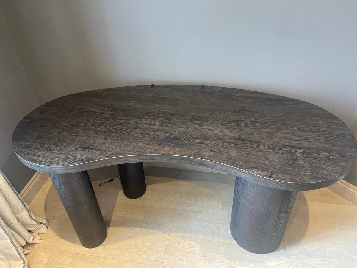 Desk - Image 1
