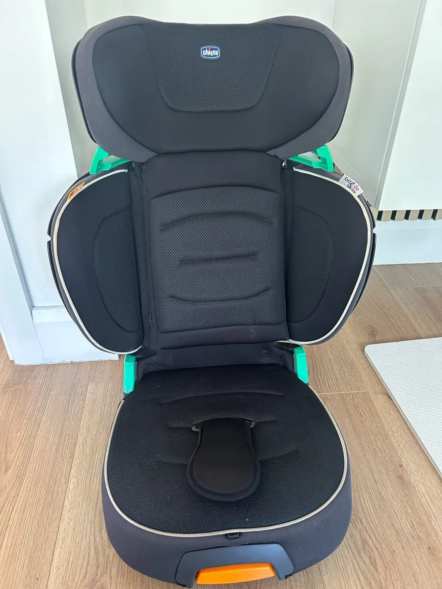 Chicco car seat - Image 1