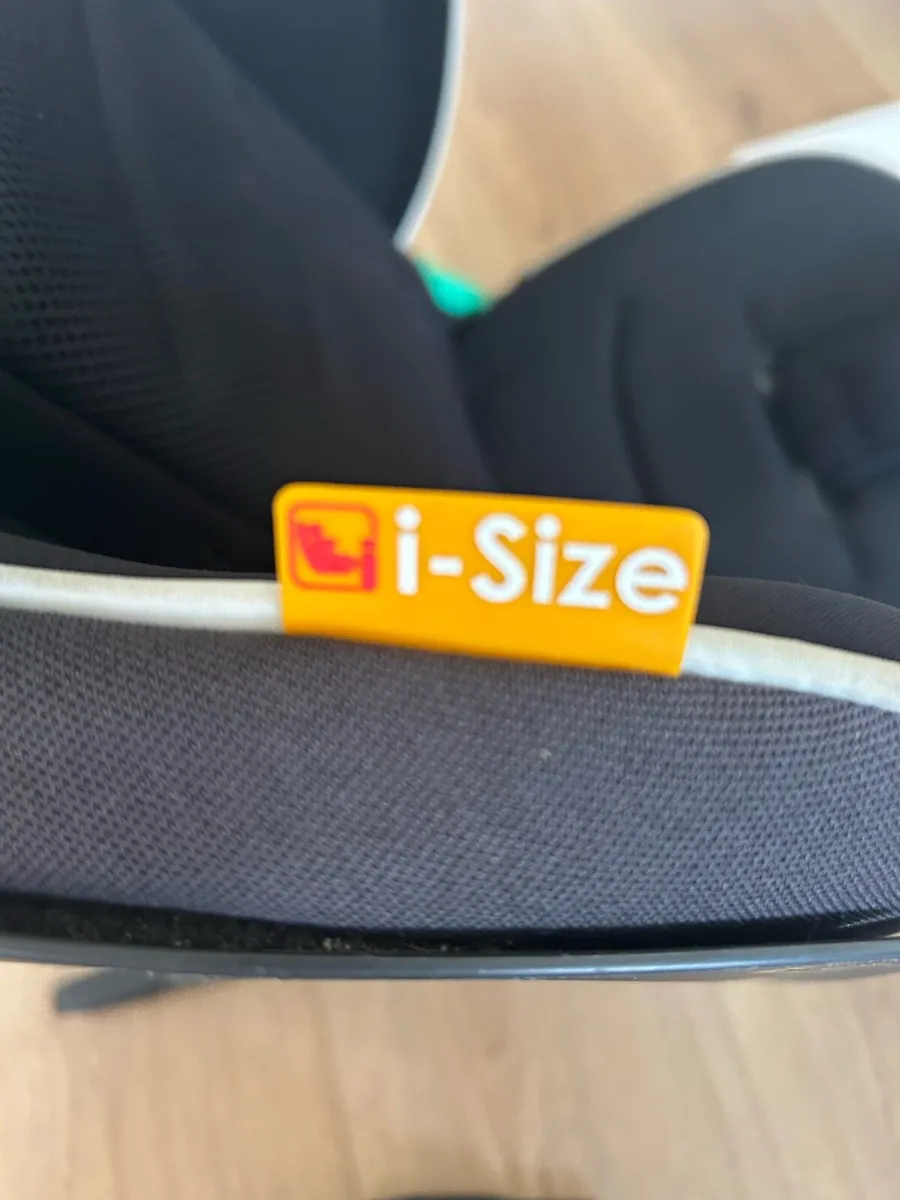 Chicco car seat - Image 3