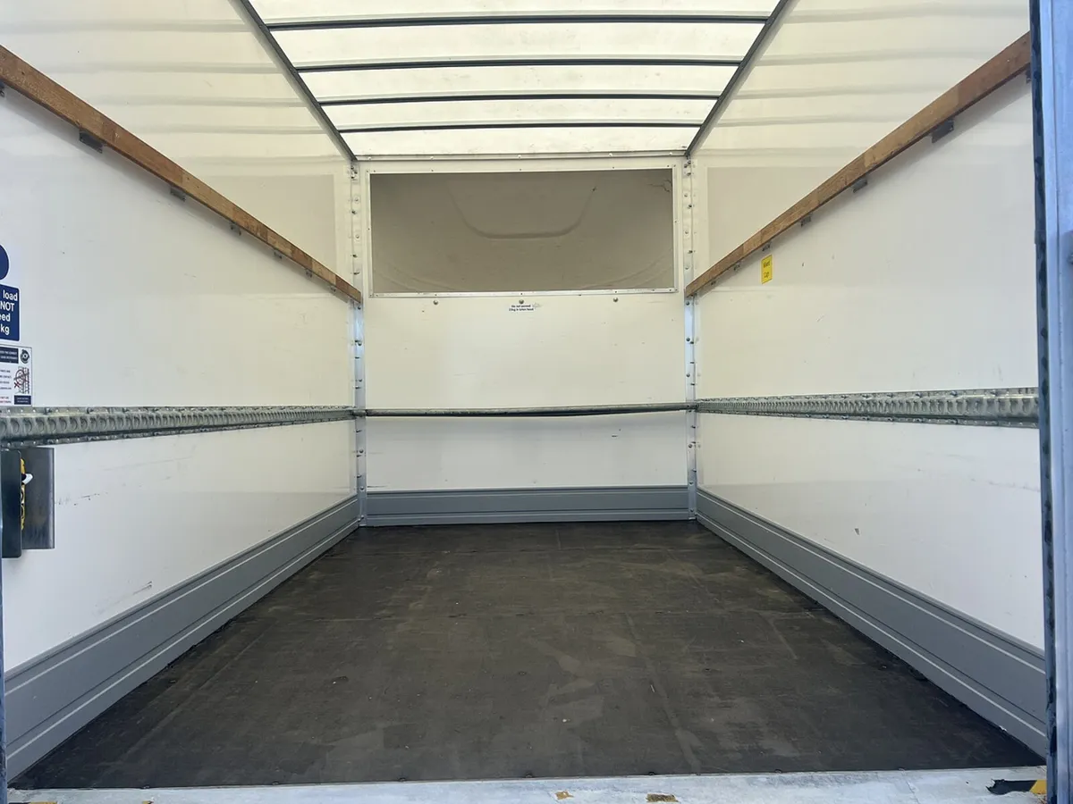VB - 2023 Peugeot Boxer Luton Box Van - Image 3