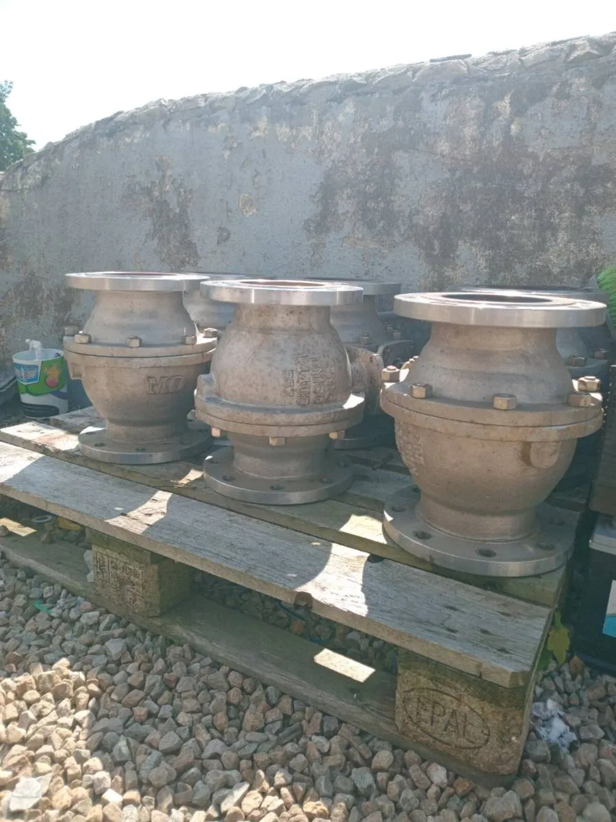 6 steanless industrial valves, 14 inches high,, - Image 1