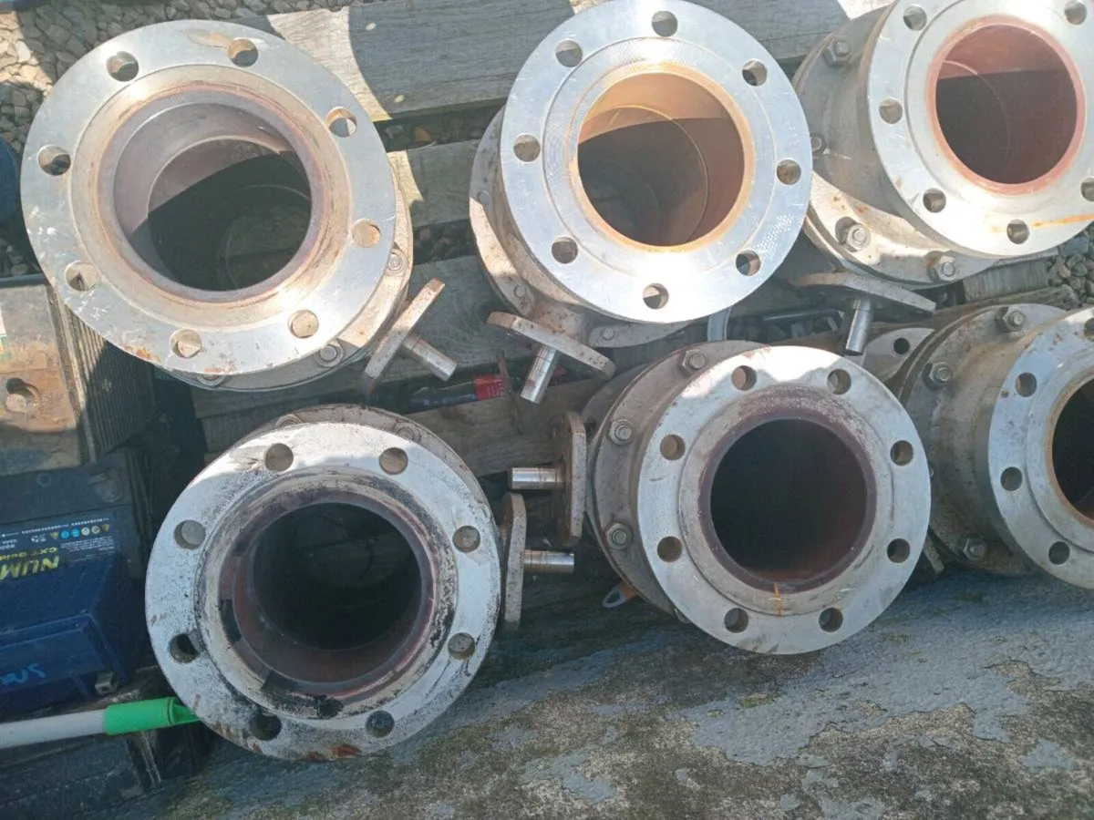 6 steanless industrial valves, 14 inches high,, - Image 2