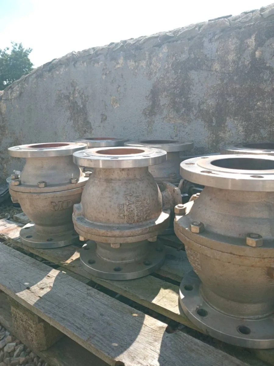 6 steanless industrial valves, 14 inches high,, - Image 3