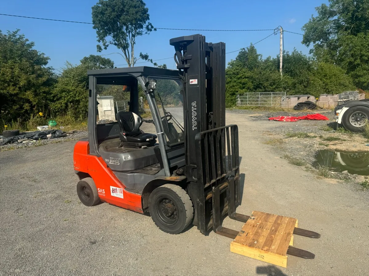 Toyota 2.5 ton diesel - Image 1