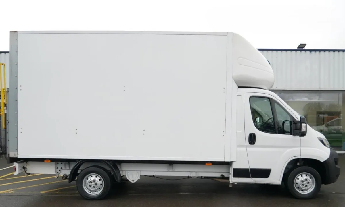 VB - 2023 Peugeot Boxer Luton Box Van - Image 1