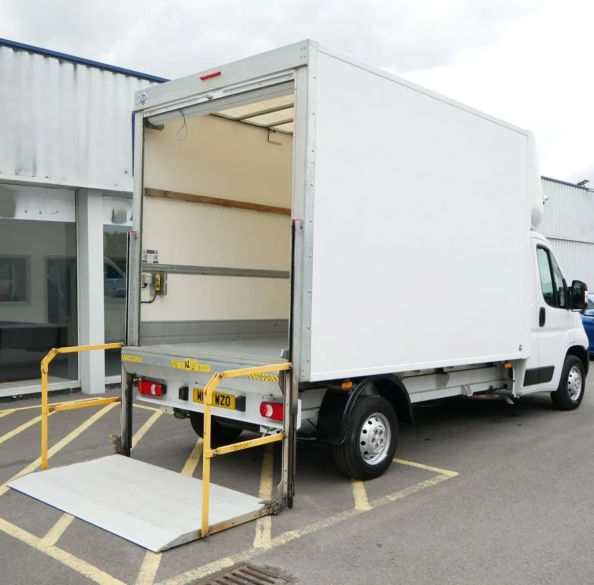 VB - 2021 Peugeot Boxer Luton Box Van - Image 2