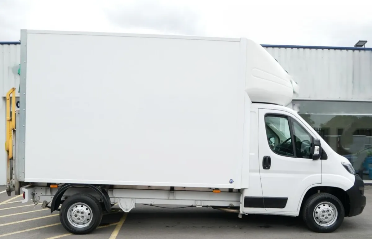 VB - 2021 Peugeot Boxer Luton Box Van - Image 1