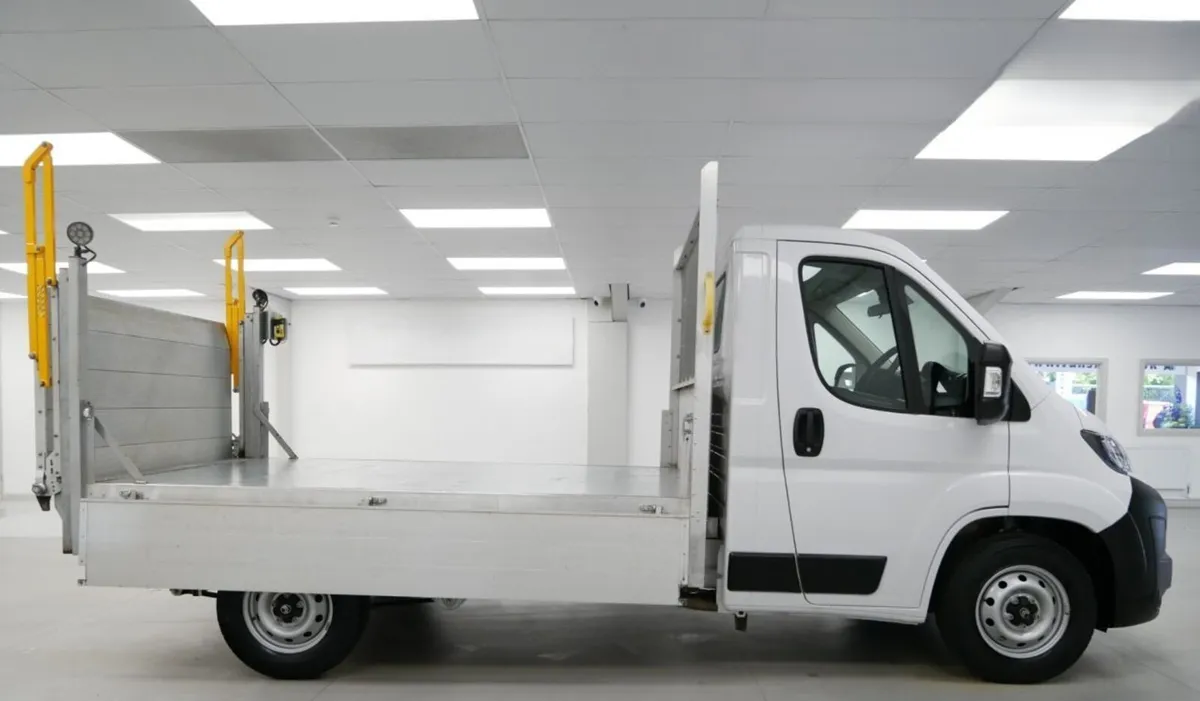 VB - 2025 Citroen Relay Dropside Van - Image 1