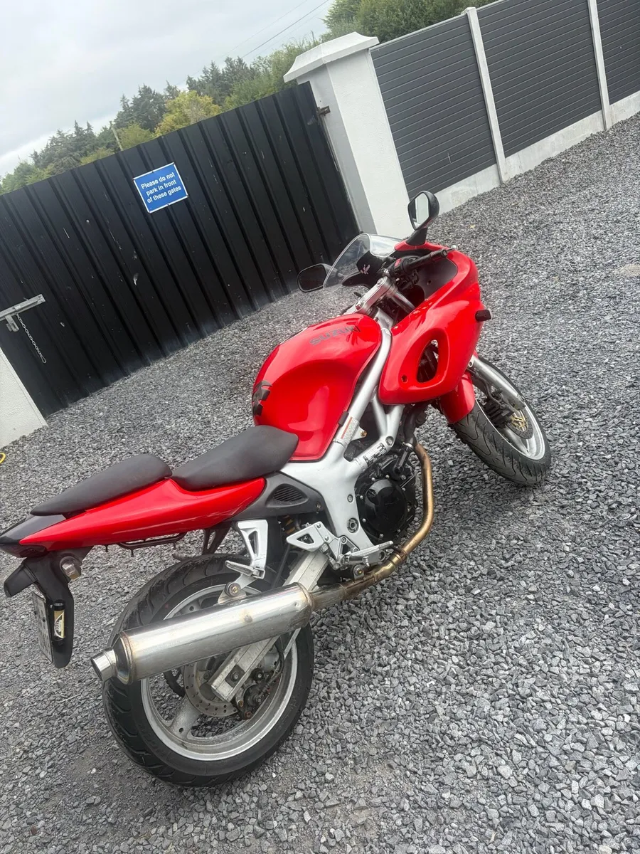 1999 Suzuki 650 motorbike - Image 4