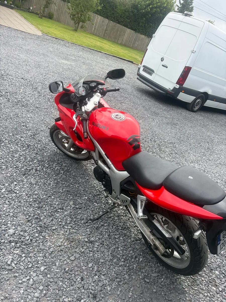 1999 Suzuki 650 motorbike - Image 2